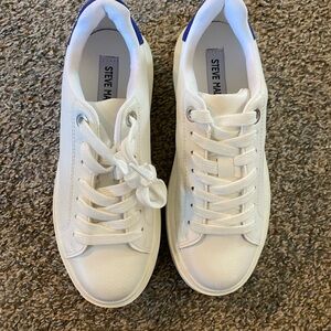 Steven madden white shoes size 5 Carly